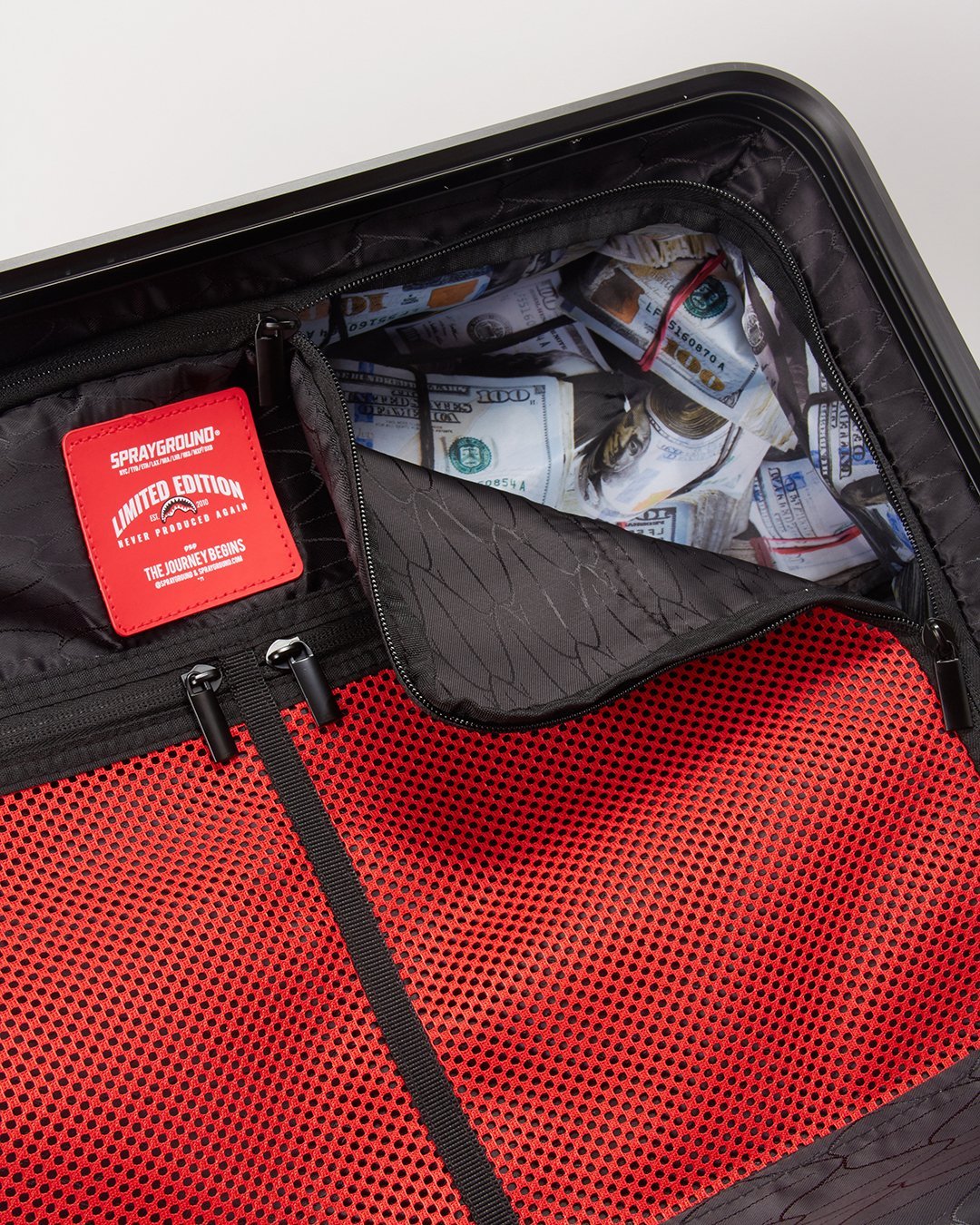 SHARKITECTURE MOLDED 29 FULL-SIZE LUGGAGE - Image 6