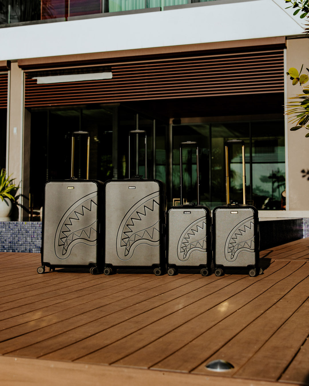 REALITY CHECK SHARKITECTURE FULL-SIZE JETBLACK LUGGAGE (GUNMETAL HARDWARE) - Image 8